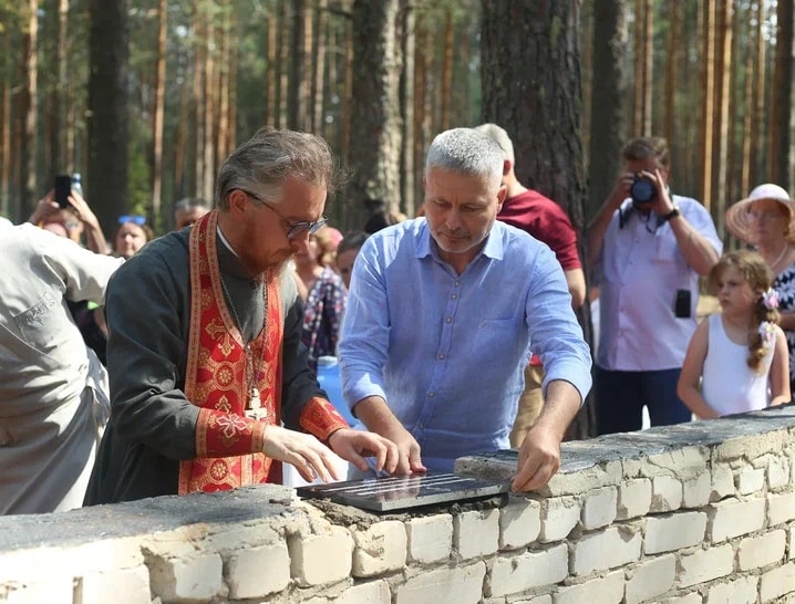 В Шарьинском районе заложили камень в основание часовни в честь Петра и Февронии