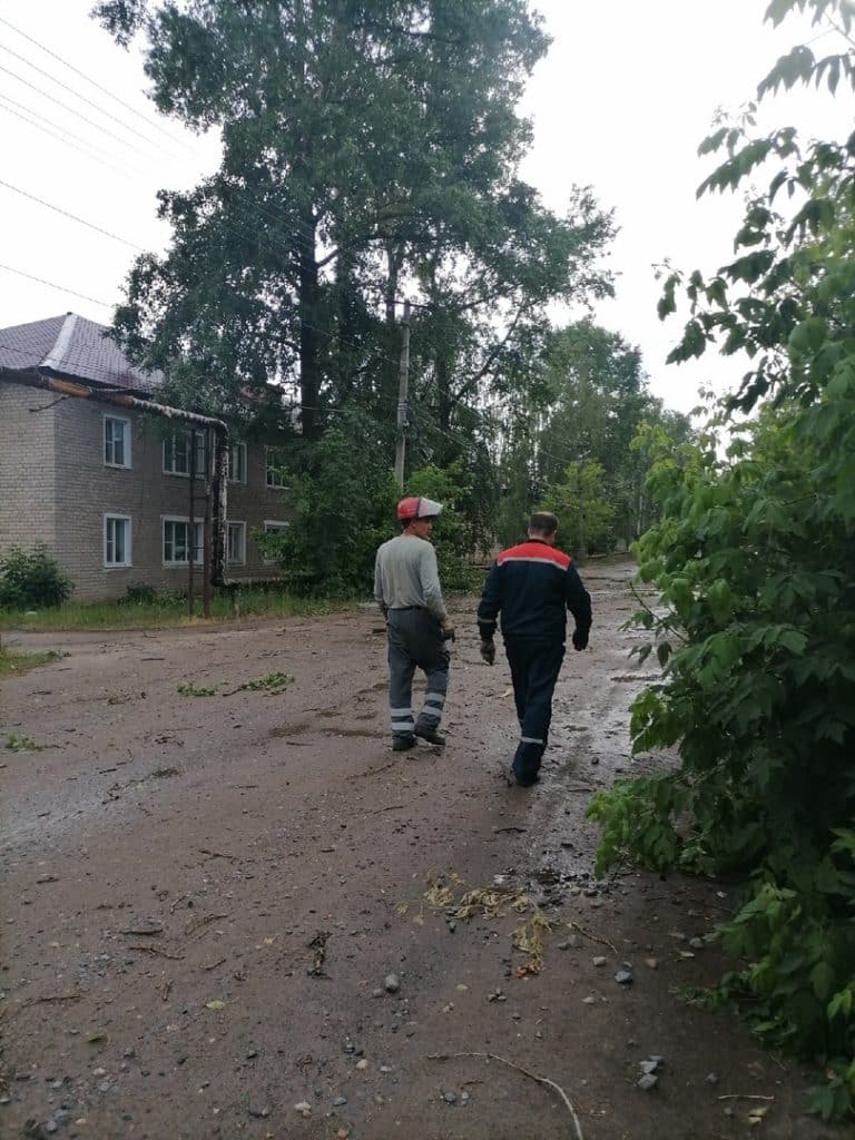 Сильный ветер с дождем на несколько часов лишил шарьинцев света