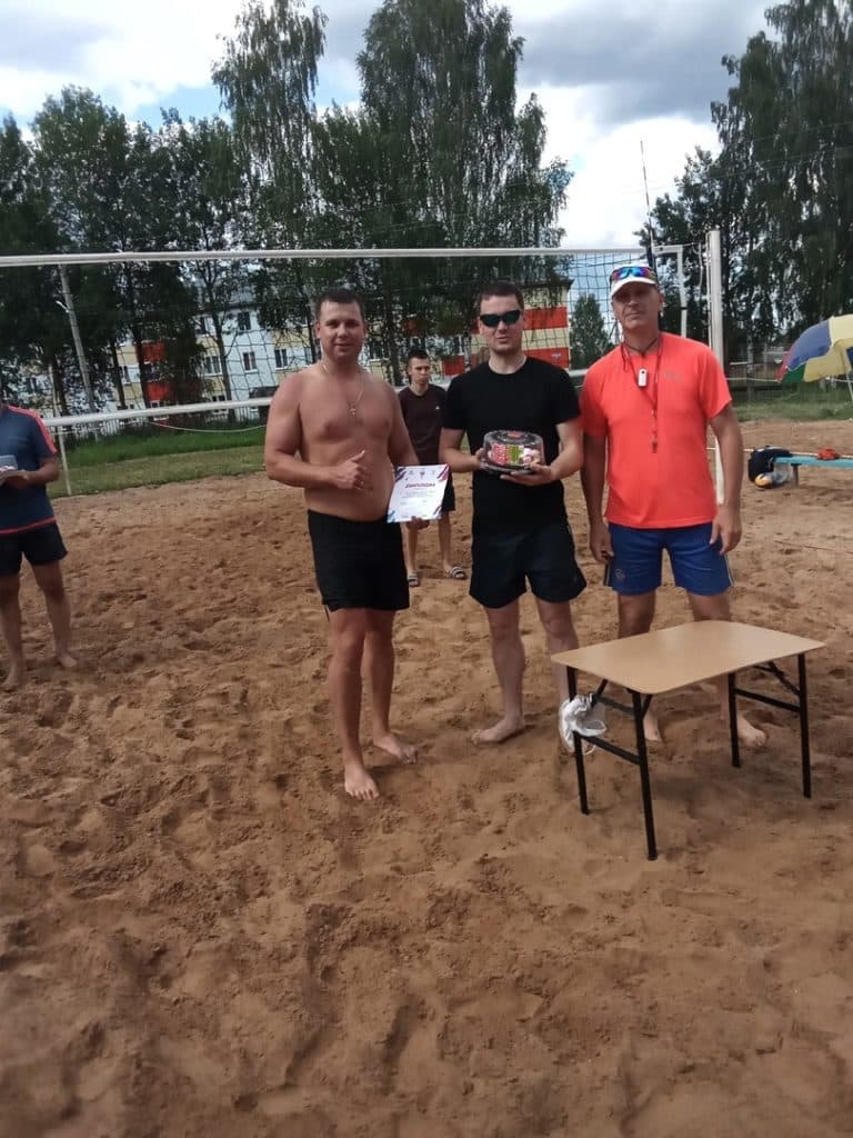 Кубок парка Шарьи по пляжному волейболу остался у прежних владельцев