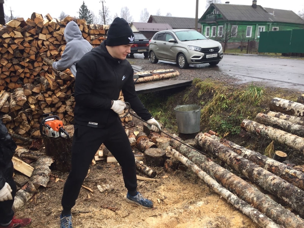 "Студенческие десанты" Шарьи продолжают поддерживать семьи военнослужащих