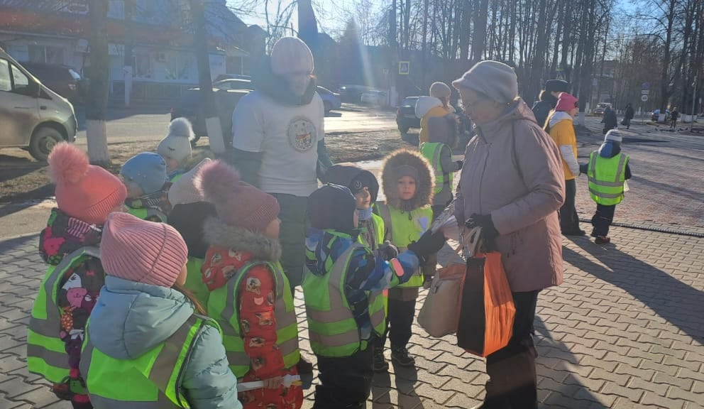 Шарьинские школьники и детсадовцы объединились ради безопасности на дорогах