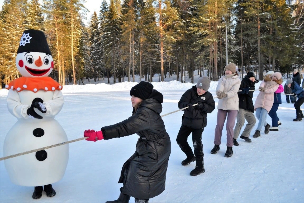 Школьники активно отдыхают в шарьинском парке