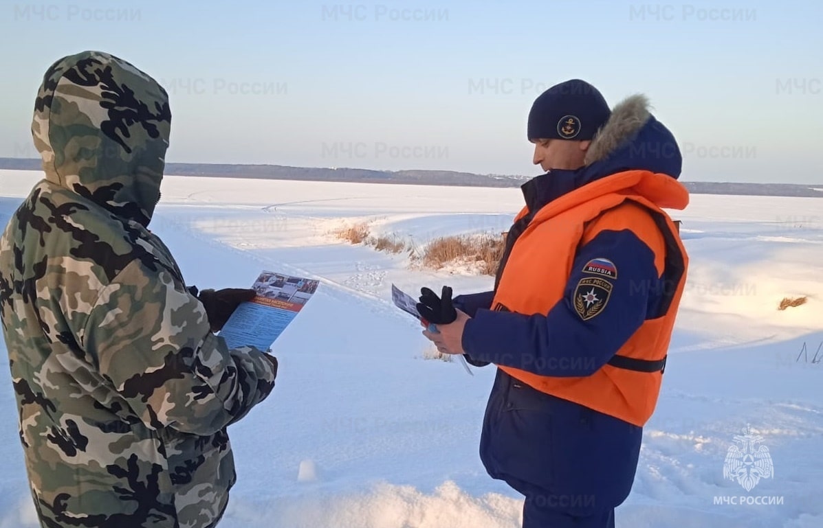 Шарьинским рыбакам напоминают об опасностях льда