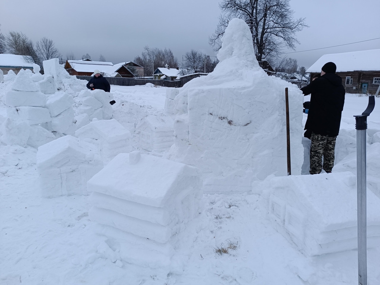 В селе Рождественское вырос город из снега