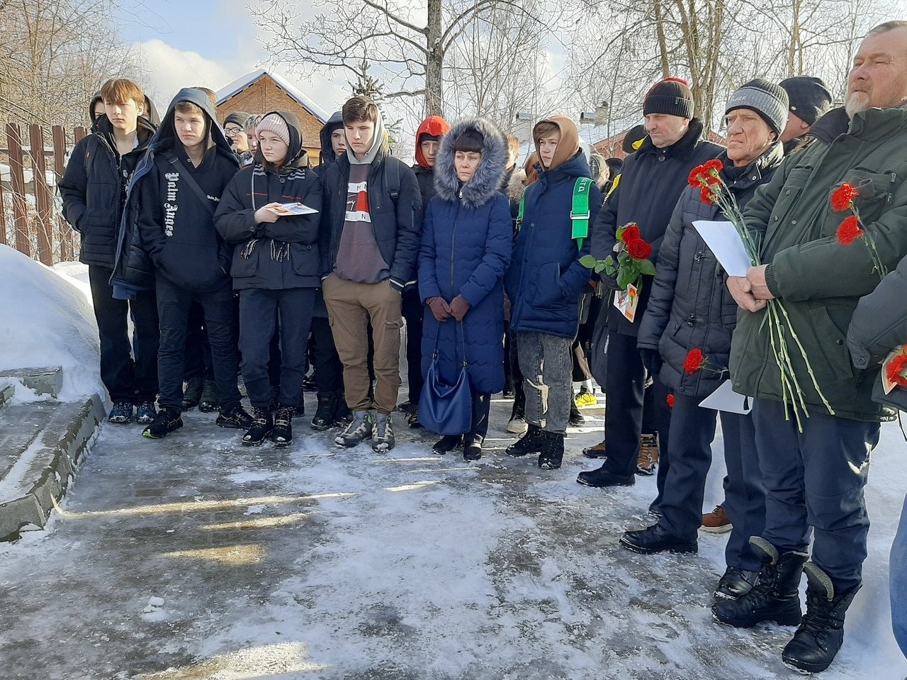 К памятнику шарьинским воинам-интернационалистам возложили цветы