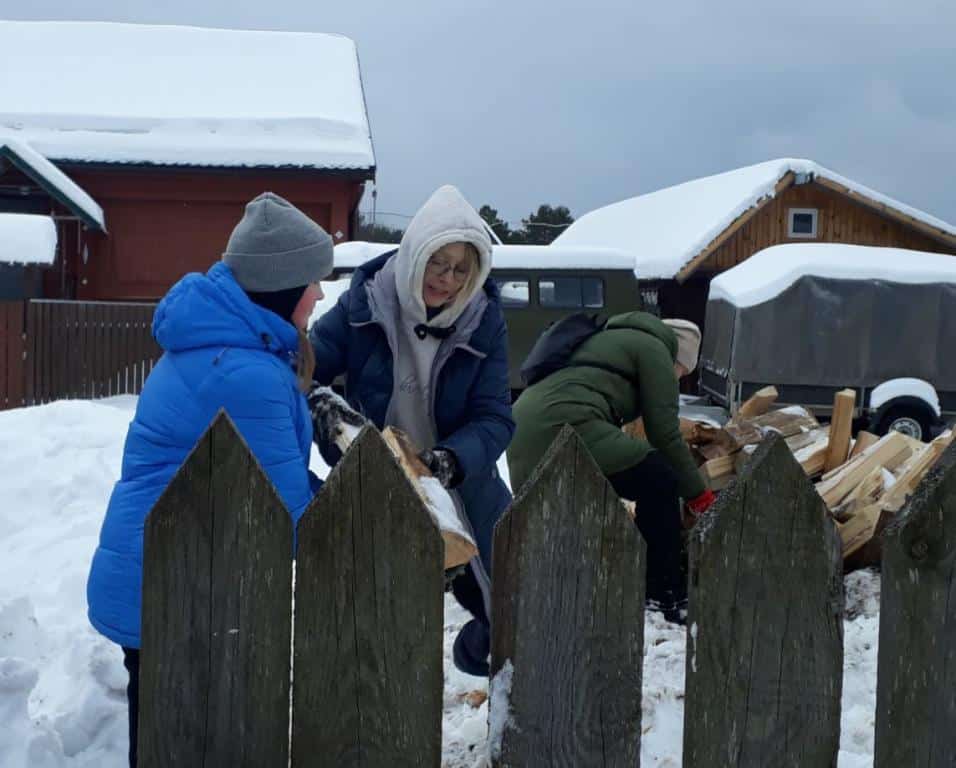 Жители Шарьинского района помогают землякам