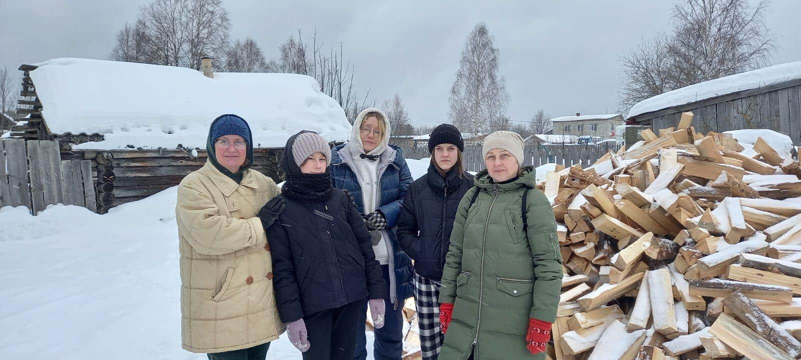 Жители Шарьинского района помогают землякам