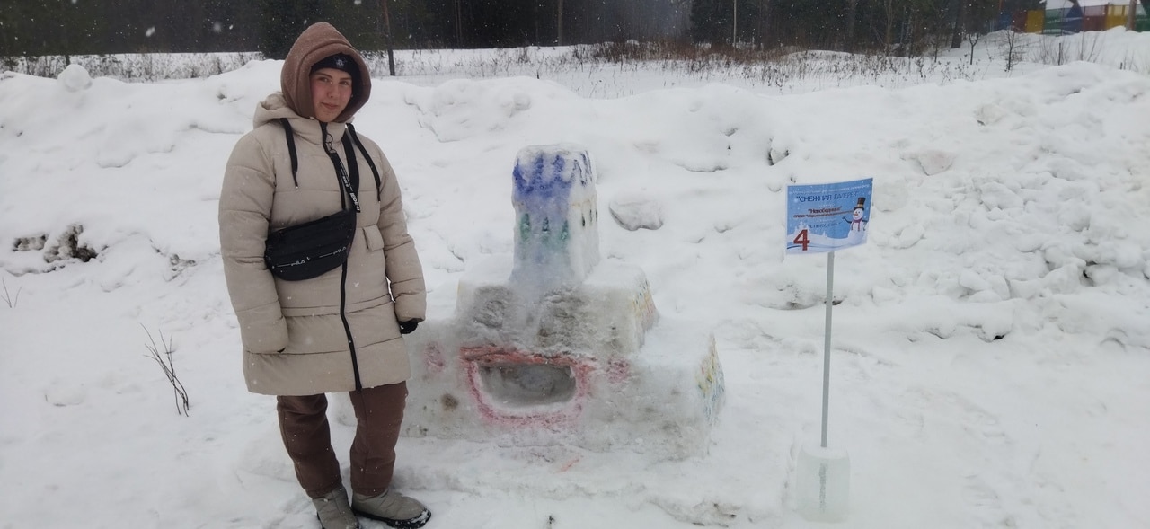 Городской парк Шарьи украшают скульптуры из снега