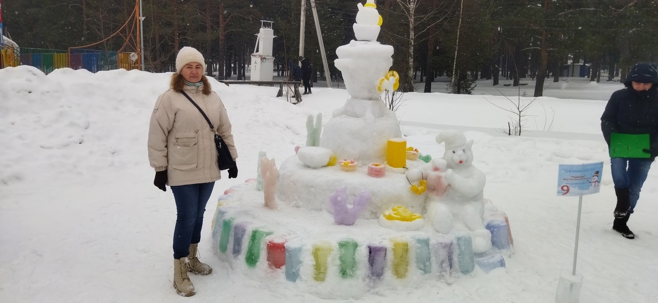 Городской парк Шарьи украшают скульптуры из снега