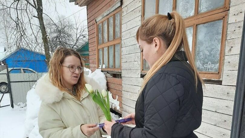 Супруги и матери шарьинских призывников в зону СВО получили цветы