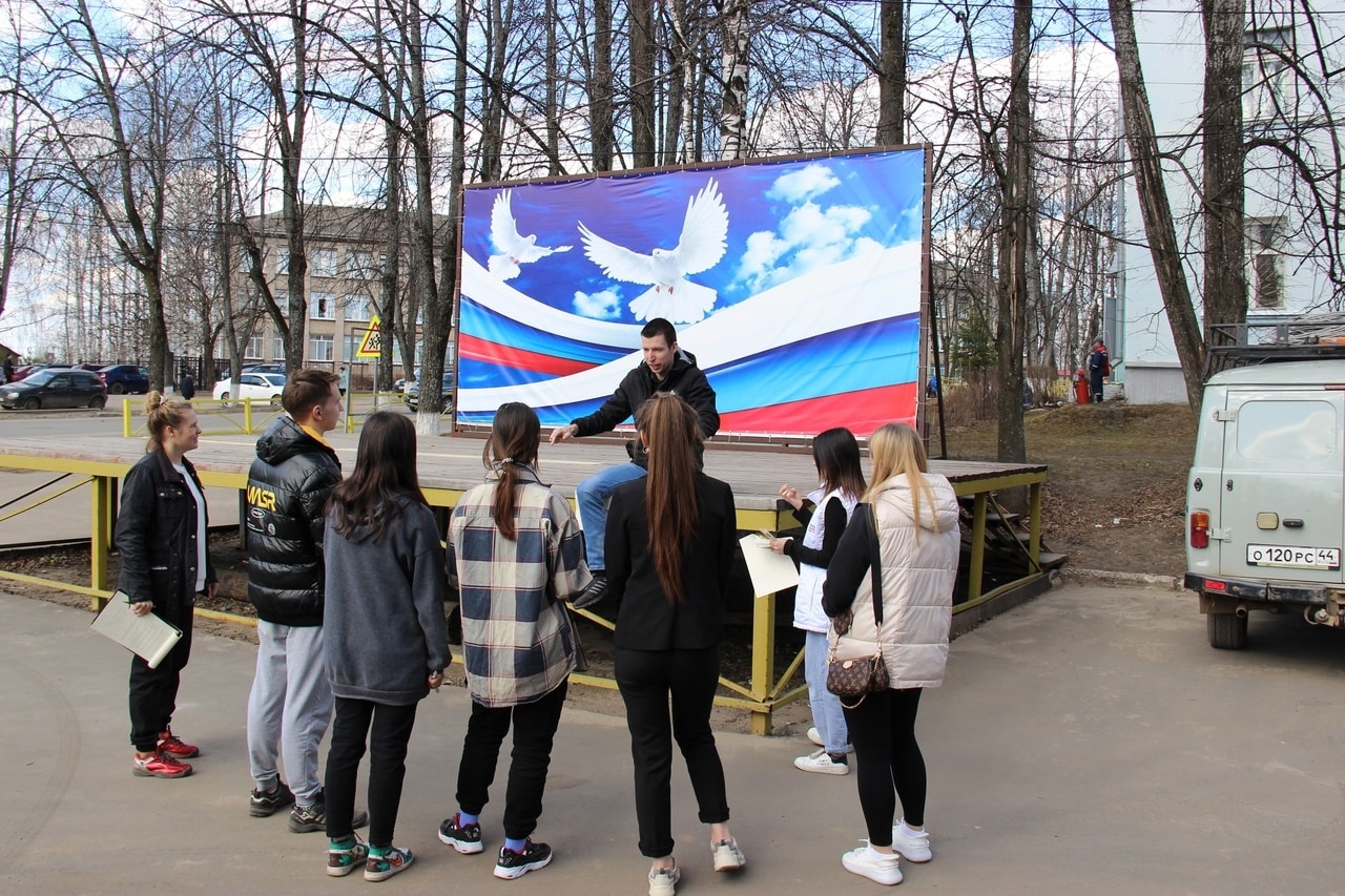 Юноши Шарьи прошли квест-подготовку к армейским будням