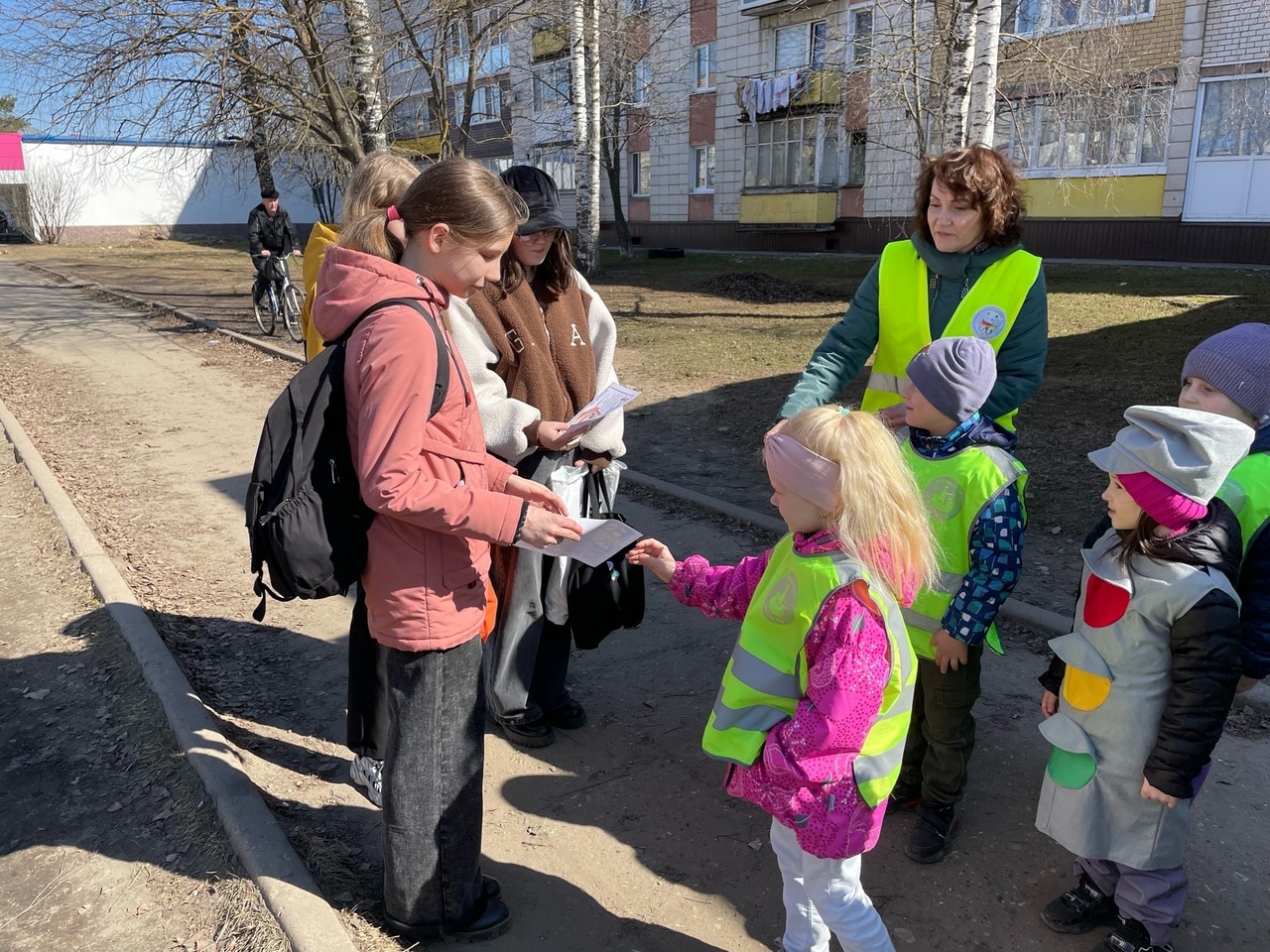 Шарьинским дошколятам продолжают напоминать о ПДД