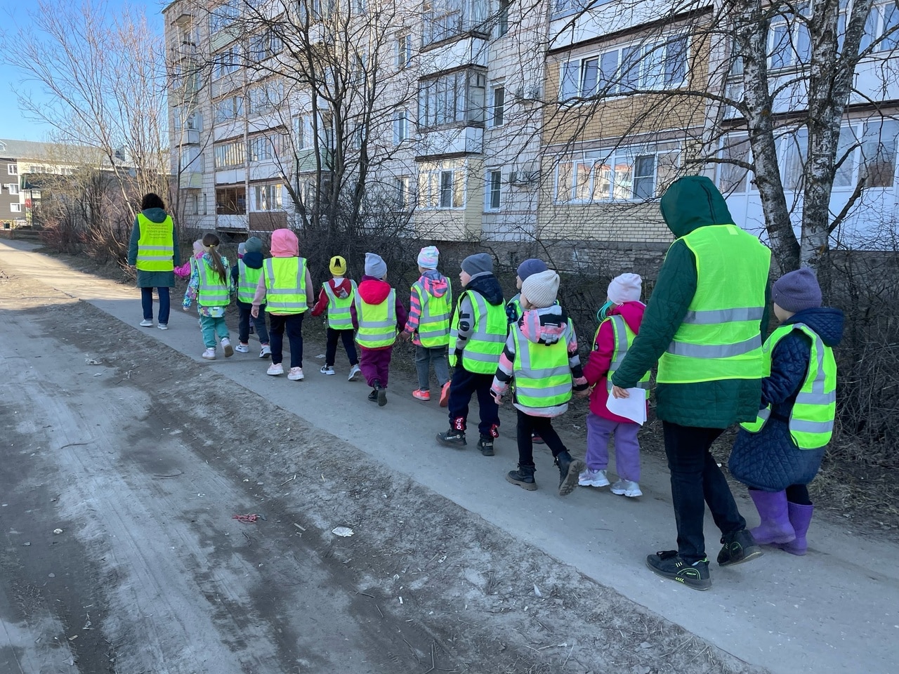 Шарьинским дошколятам продолжают напоминать о ПДД