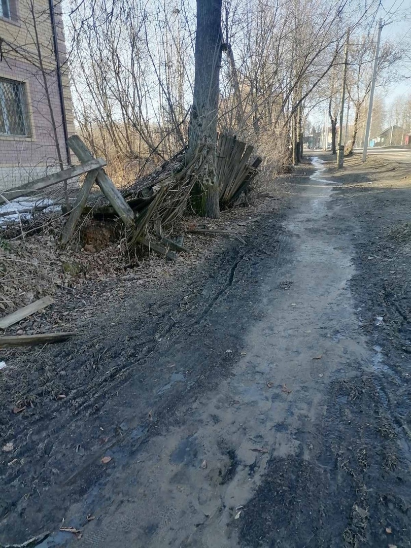 Шарьинцы жалуются на местные дороги и тротуары