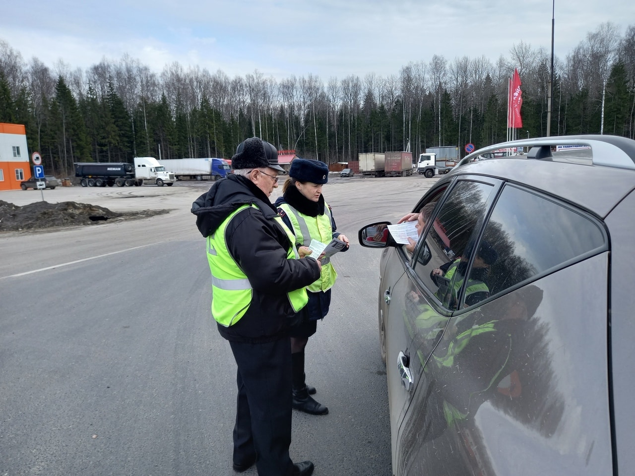 Автоинспекторы провели профилактическое мероприятие на автотрассе под Шарьей