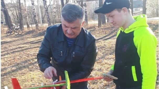 Шарьинские авиамоделисты испытывают свои аппараты