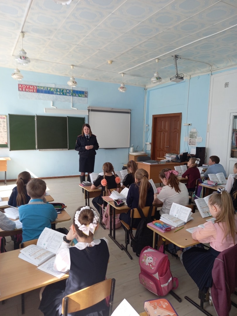 Конец учебного года в Шарьинском районе богат на профбеседы