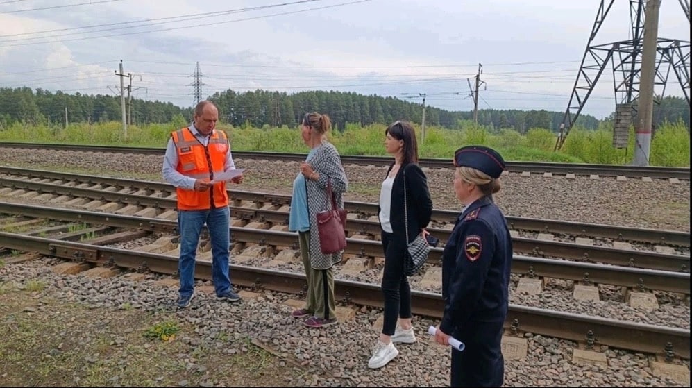 Шарьинцам напоминают об опасности железной дороги