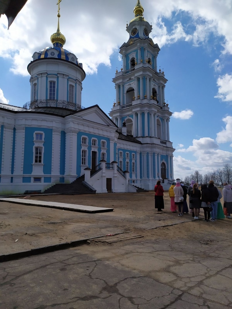 Шарьинские выпускники посетили святые места