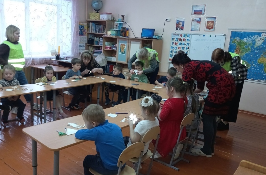 Дети в Шарьинском районе при поддержке взрослых познают мир