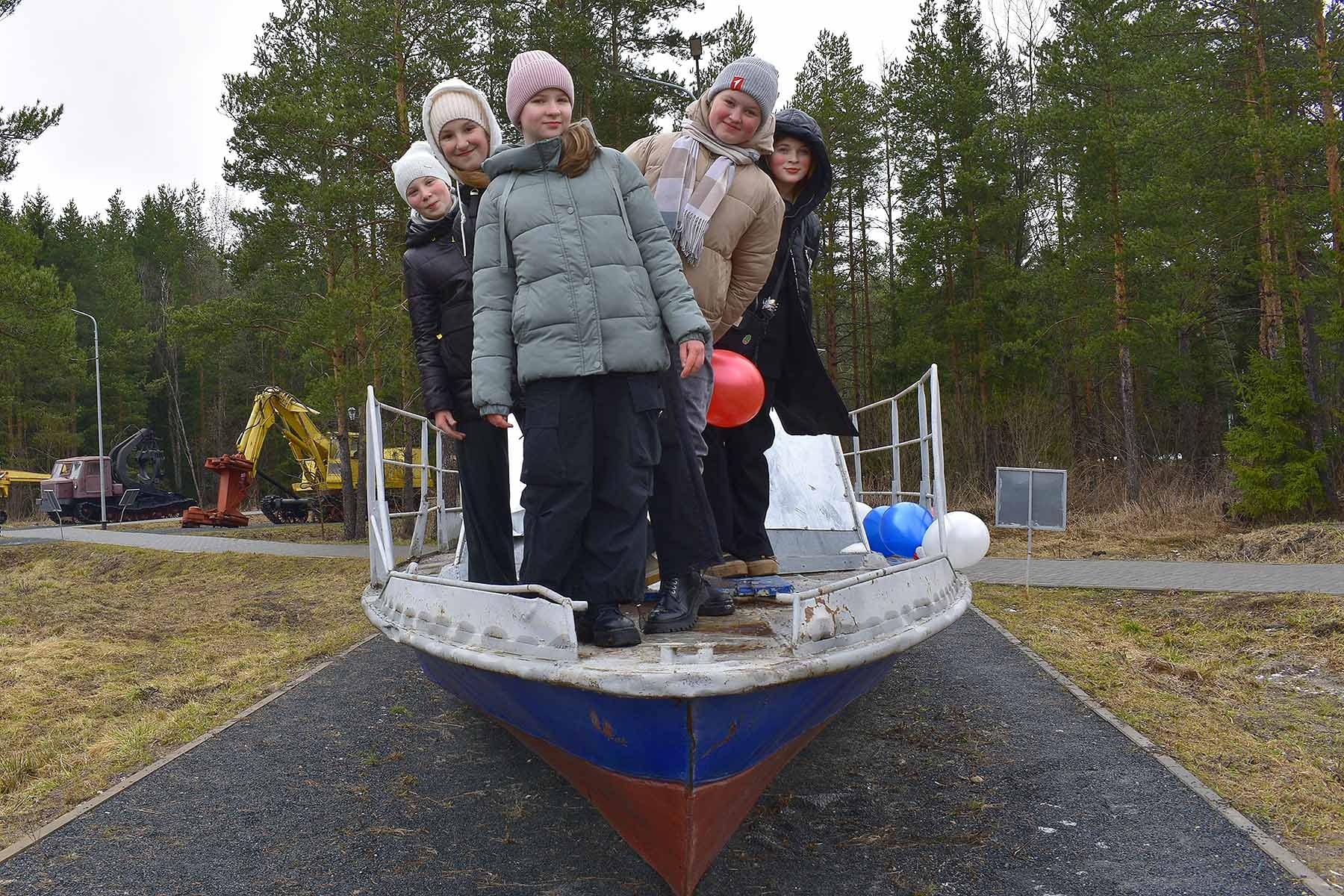 Школьники познакомились с древними шарьинскими моллюсками