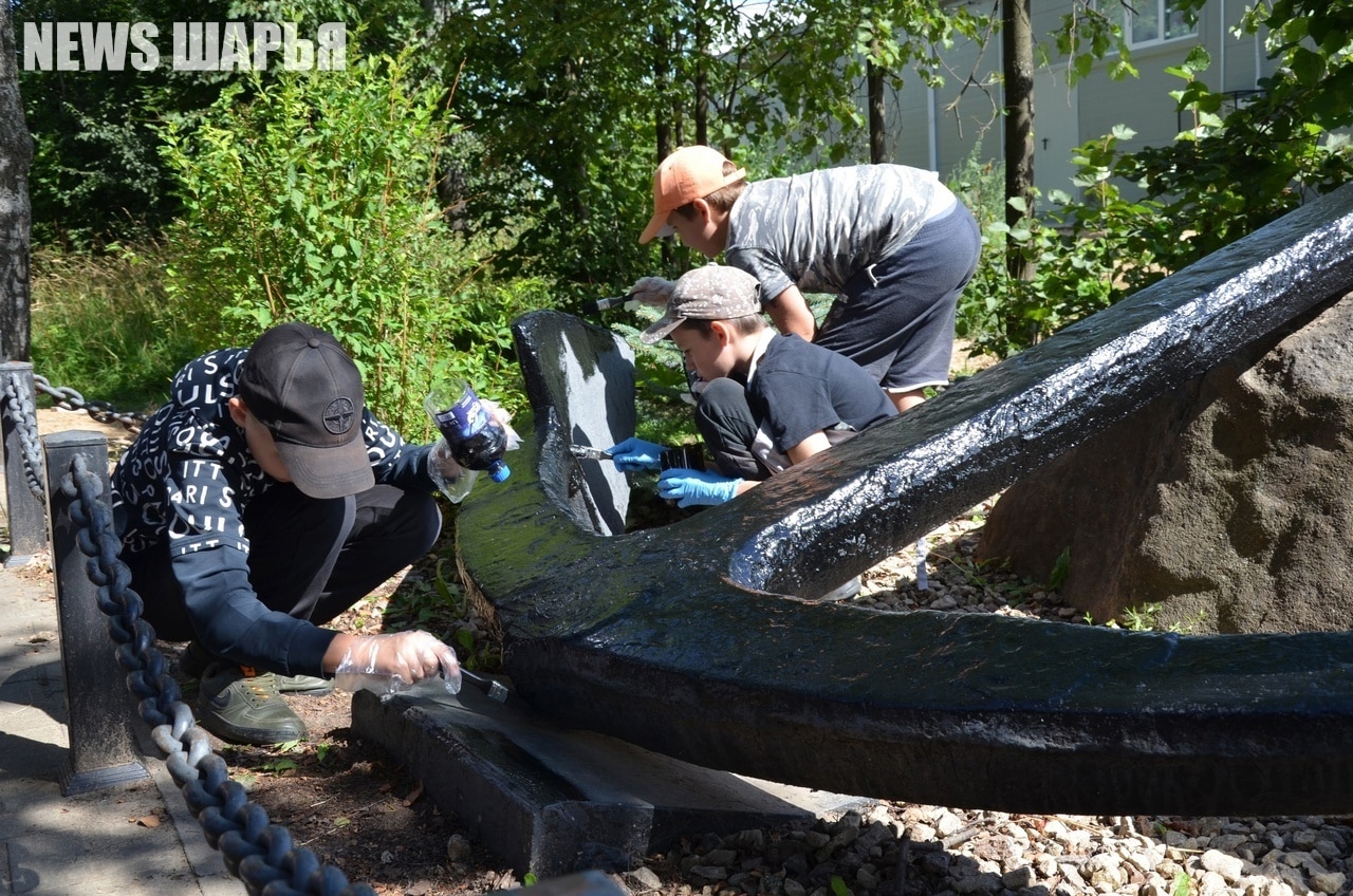 Юнармейцы и тимуровцы из Шарьи привели в порядок памятник моряку