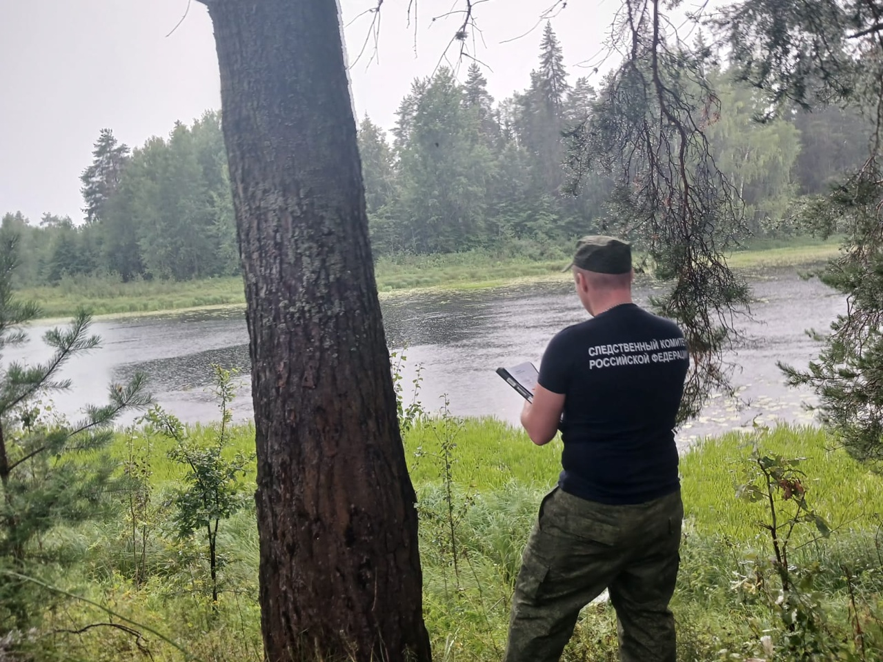 Тело рыбака без признаков жизни нашли в озере возле Шарьи