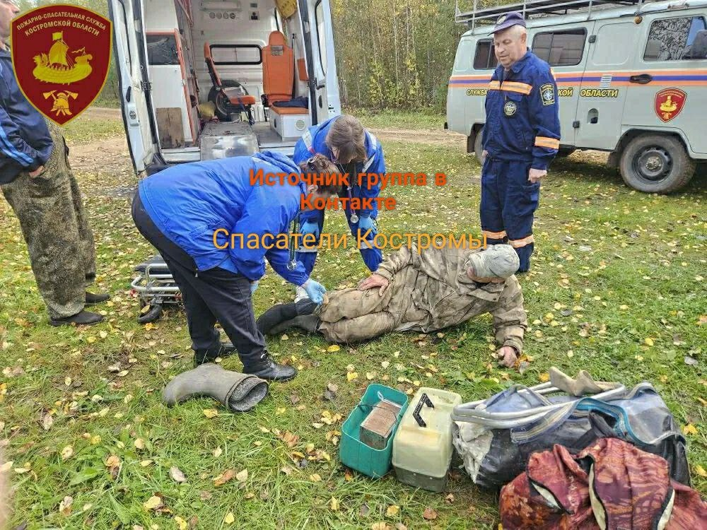 Шарьинские спасатели эвакуировали из леса грибника со сломанной ногой